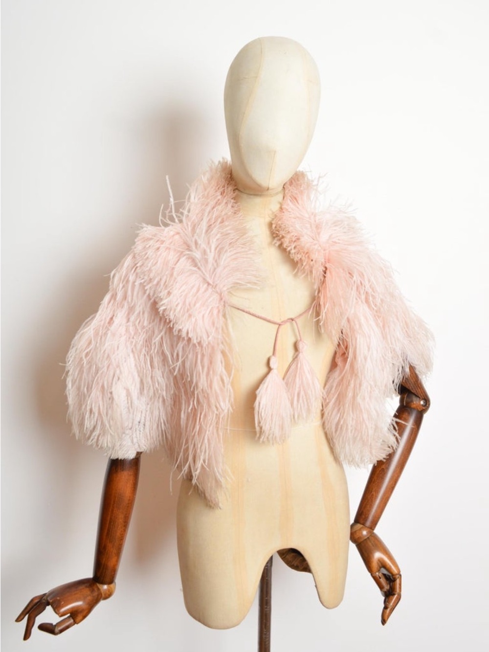 Exquisite 1930s Ostrich Feather Cape Stole with Silk Crepe Lining - Picture 5 of 7